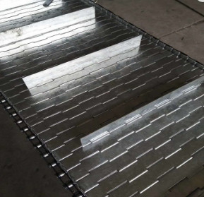 Geperforeerd 430 Roestvrij staal Chip Conveyor Chain Plate Belt